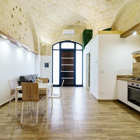 Guesthost - Scaringi Apartament Trani