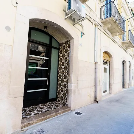 Guesthost - Scaringi Trani